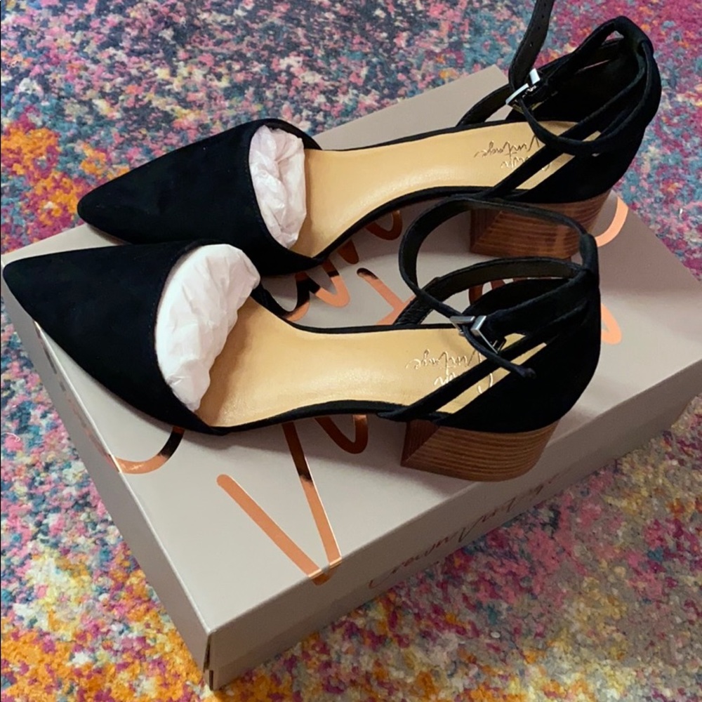 Black shoes/sandals